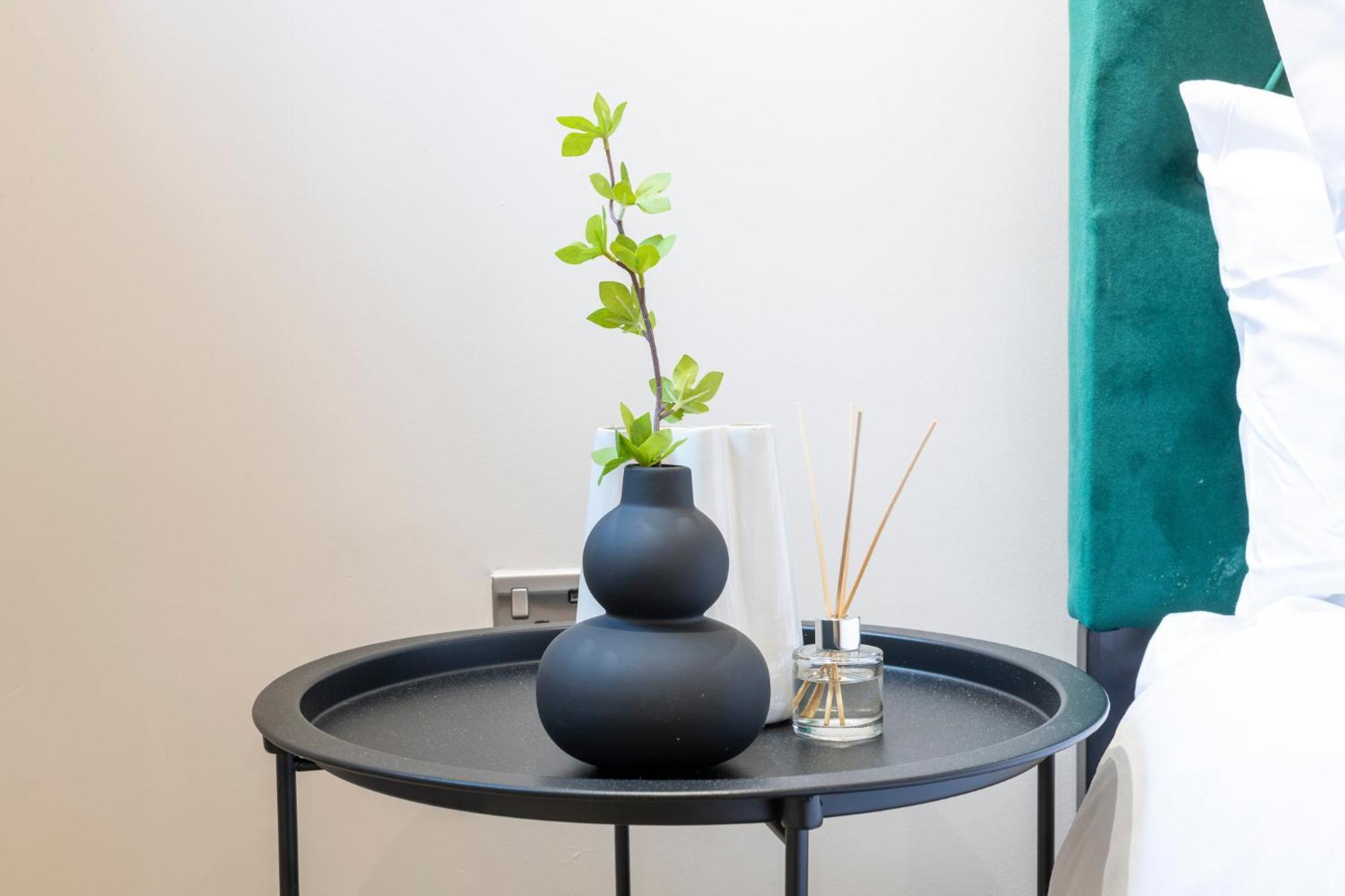 Harvey Nic's & Designer Quarter 74 Ch Appartement