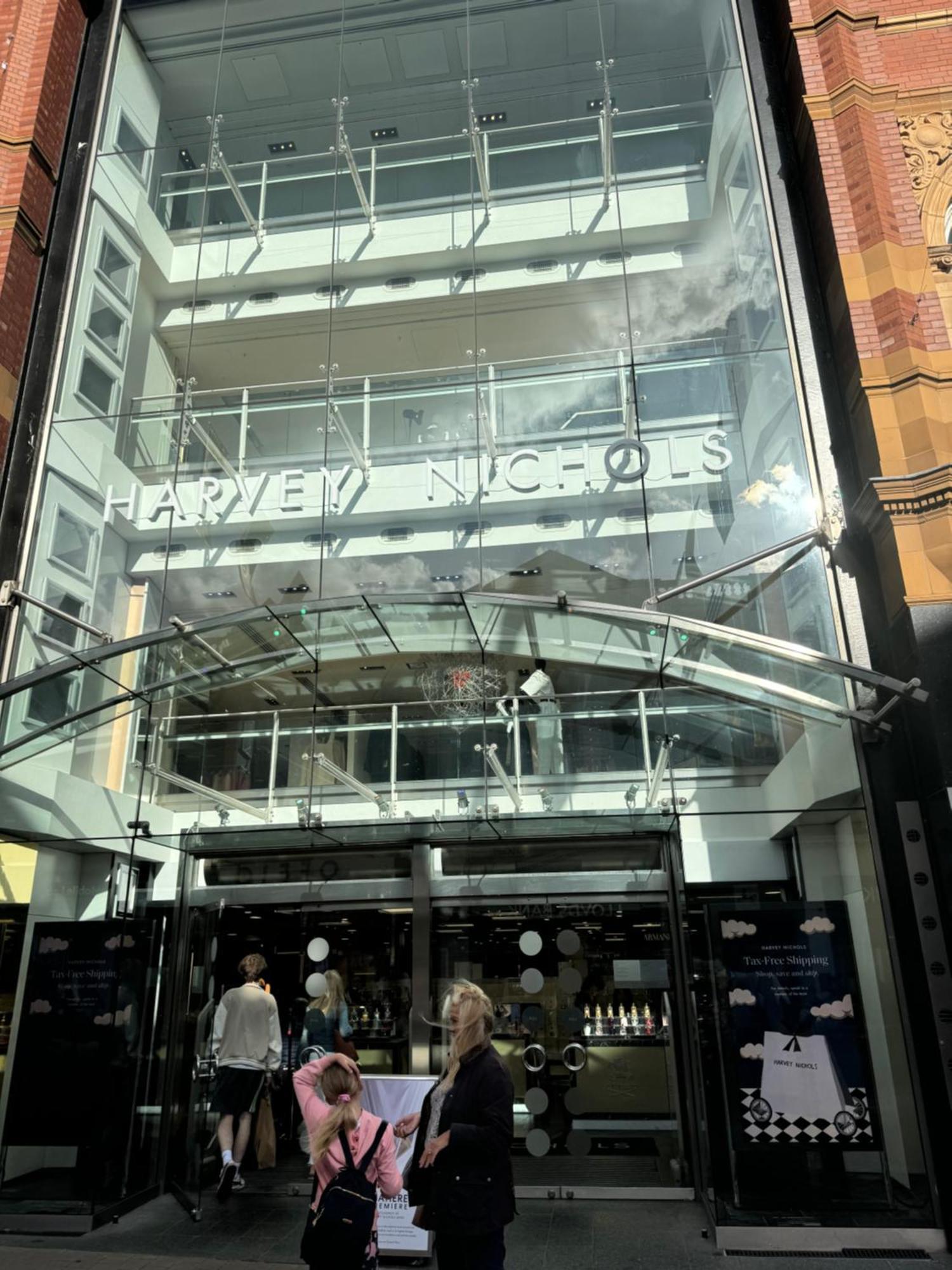 Harvey Nic's & Designer Quarter 74 Ch Appartement